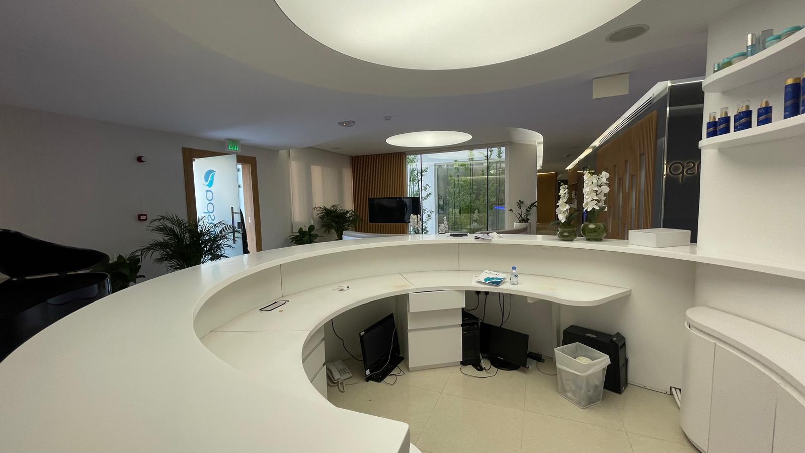 BioSkinSpa Duhail curved reception counter